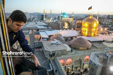 آئین اذن عزای حسینی و تعویض پرچم گنبد حرم مطهر رضوی