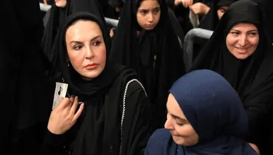 تصاویری از حضور هنرمندان در مراسم بزرگداشت شهدای جنگ ۱۲ روزه در حسینیه امام خمینی(ره)