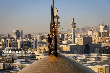 گزارش تصویری | آیین تعویض پرچم گنبد منور رضوی بعد از ۶۳ روز عزای ماه محرم و صفر