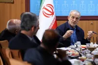 بازدید رئیس جمهور از وزارت دادگستری | پزشکیان: باید از مسیر دیپلماتیک برای کاهش تنش‌ها استفاده کرد