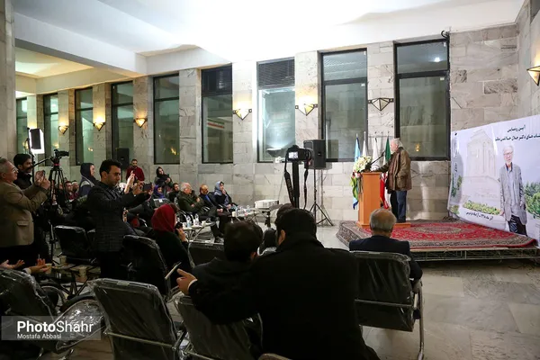 شاهنامه‌سرایی؛ از غرب تا شرق