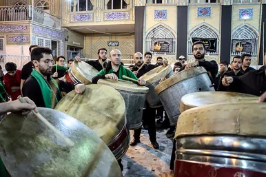 آئین سنتی مشعل گردانی نجفی‌ها در شب تاسوعا