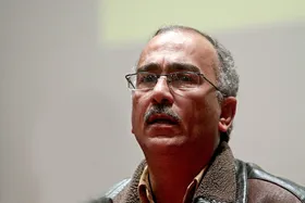 پرویز شیخ طادی: در لغزش انسان&zwnj;ها به&zwnj;سوی جدایی یا تباهی سهمی نداشته باشیم