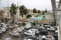 معابر اطراف مدارس مشهد بعد از ۴ ماه همچنان گرفتار ترافیک است