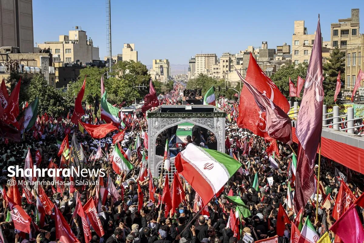 مراسم تشییع پیکر رهبر شهید در مشهد بدون هیچ حادثه‌ای به سرانجام مطلوب رسید