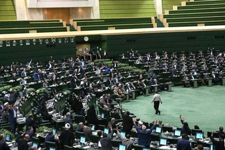 قاضی پور خواستار پایان دادن به اهانت‌ها در ورزشگاه شد