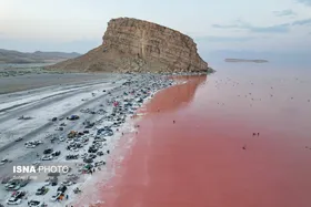 ایران زیباست | مسافران دریاچه &laquo;زنده&raquo; ارومیه