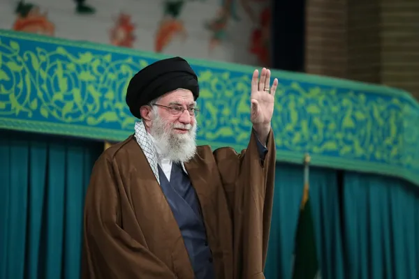 رهبر معظم انقلاب: زن مدیر خانه است، نه کارگزار | مهم‌ترین حق و نیاز زن در خانه، محبت همسر است (چهارشنبه، ۱۲ آذر ۱۴۰۴) + فیلم و عکس