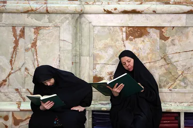 جزء خوانی قرآن در حرم امام رضا (ع)