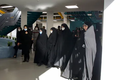 بازدید معاون رییس جمهور در امور زنان و خانواده از کارخانه نوآوری مشهد
