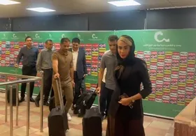 ویدئو | ورود تیم داوری دیدار پرسپولیس و ذوب&zwnj;آهن وارد به ورزشگاه شهر قدس (۱۶ شهریور ۱۴۰۵)