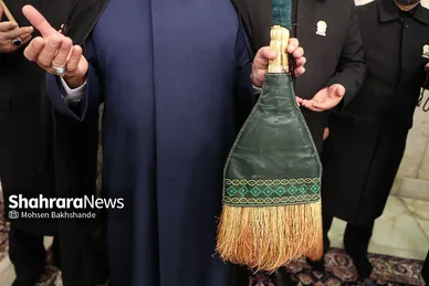 آیین جاروکشی حرم مطهر رضوی