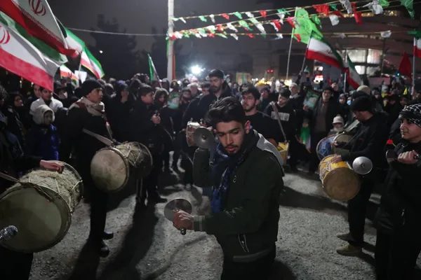 مشهد، یکپارچه افتخار | قاب‌های ماندگار مخاطبان شهرآرانیوز از خروش شبانه مردم در مشهد (۱۲ اسفند ۱۴۰۴)