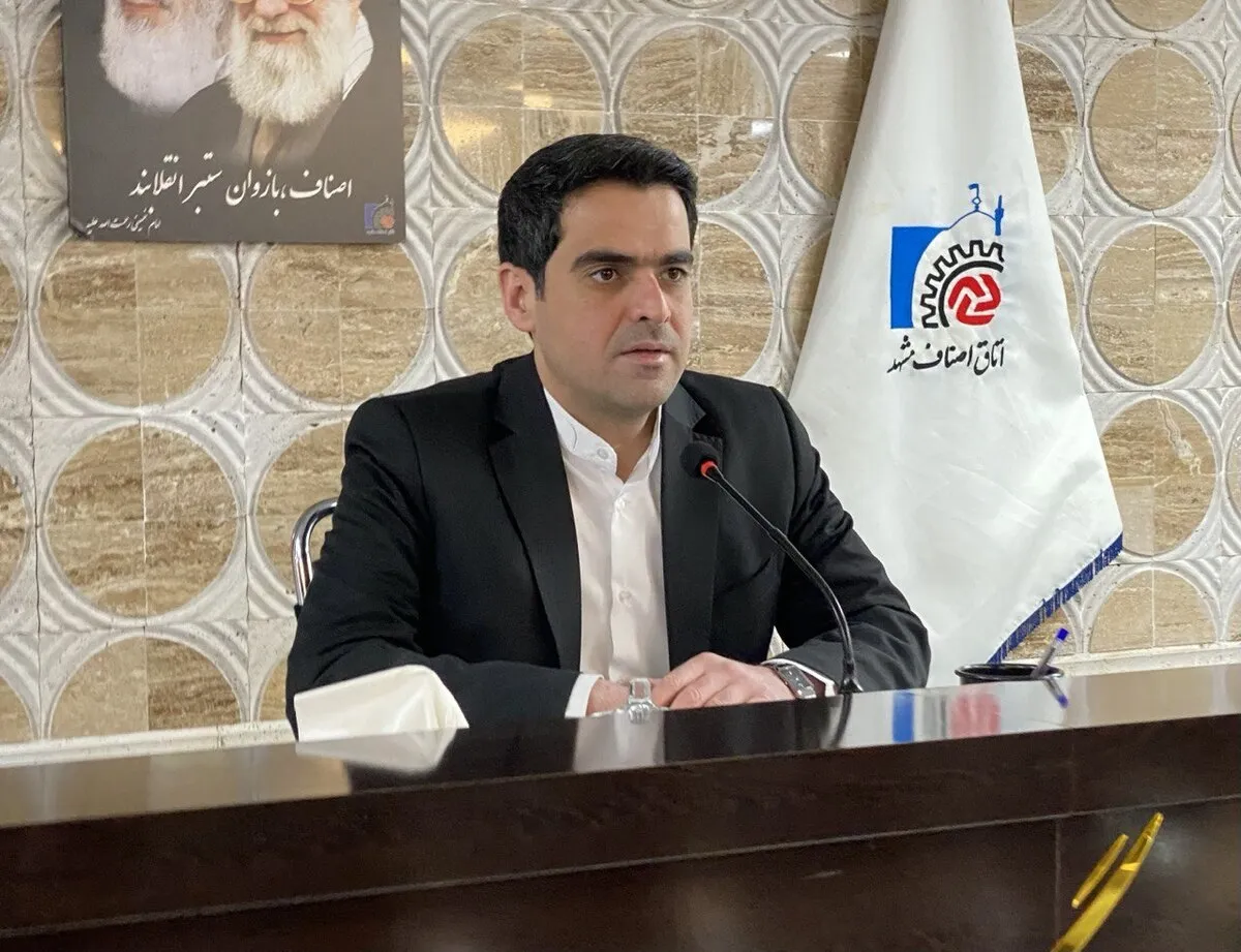 کشف و پلمب کارگاه غیرمجاز تولید همبرگر دست‌ساز در مشهد | استفاده از سنگدان مرغ و نان خشک در تولید همبرگر