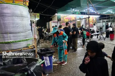 عکس | خدمت رسانی پاکبانان مشهدی به زائران اربعین در نجف اشرف