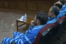 لحظه تشنج کردن غلامرضا رحمانی در سریال گاندو + فیلم