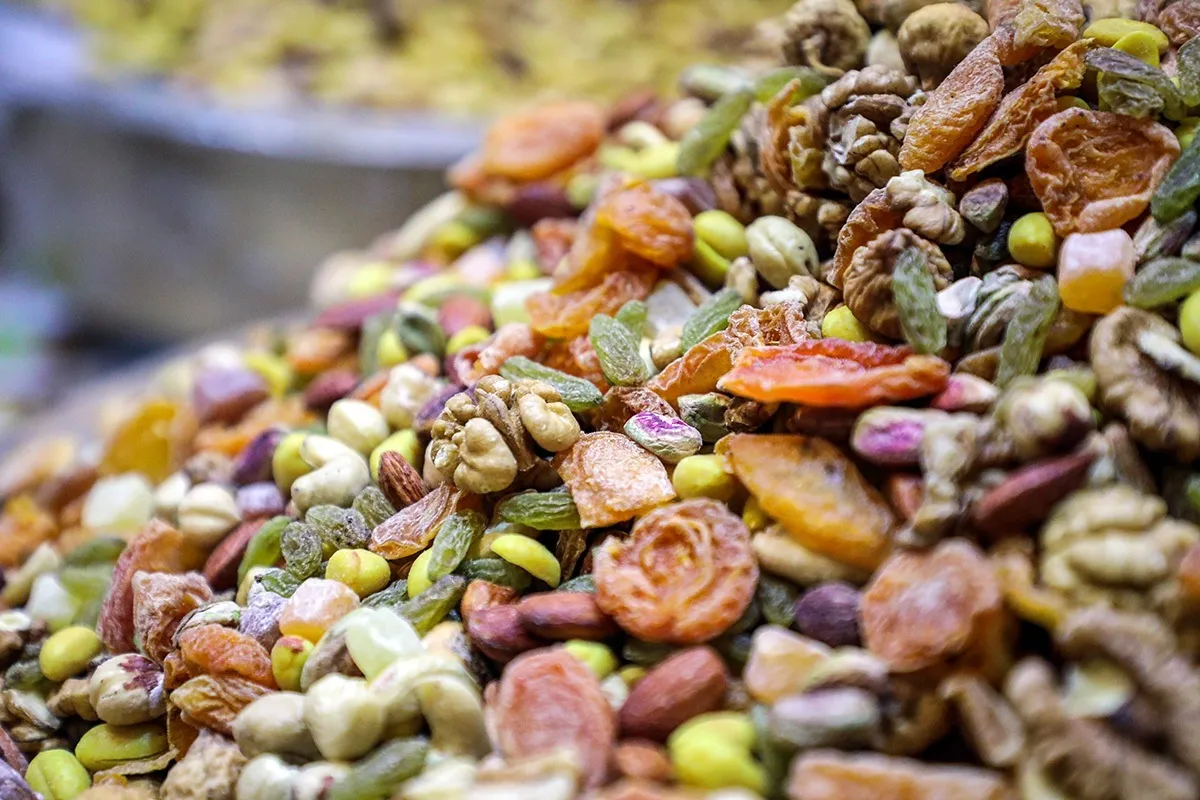 تخلفات بازار شب یلدا را به ۱۳۵ گزارش دهید