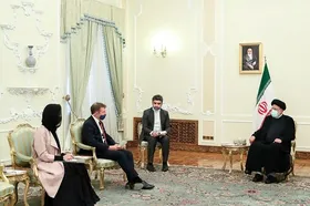 سفیر جدید انگلیس استوارنامه خود را تقدیم رئیسی کرد | ایران با همه کشورها بنای همکاری دارد