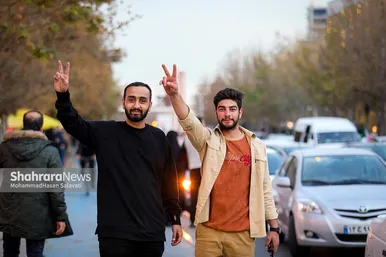 شادی مردم مشهد بعد از برد تیم ملی ایران