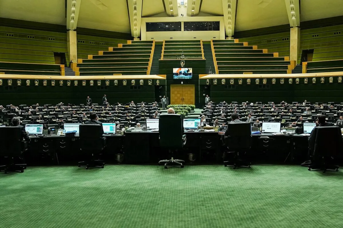 مجلس استیضاح وزرا را موقتاً متوقف کرد