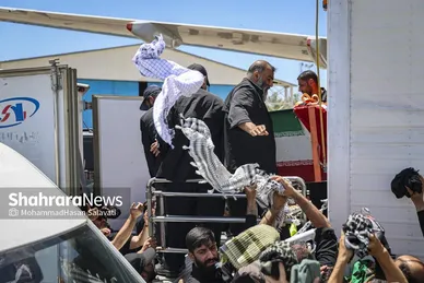 گزارش تصویری | استقبال از پیکر مطهر رهبر شهید انقلاب و خانواده ایشان در فرودگاه مشهد