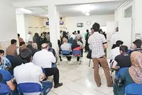معضل نوبت دهی پزشکان در شهر مشهد | ساعت ها انتظار برای یک ویزیت چنددقیقه ای