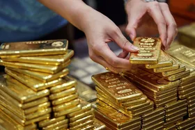 قیمت طلا در بازار جهانی امروز (۲۰ مرداد ۱۴۰۴) اعلام شد | طلای جهانی فرصت افزایش نیافت