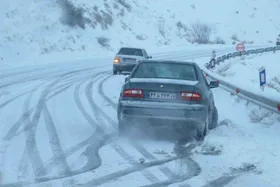 ویدئو| هشدار پلیس راه درباره لغزندگی جاده&zwnj;های کشور (۲۰ آذر ۱۴۰۴)