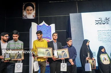 رونمایی از کتاب متولد چهل و دو