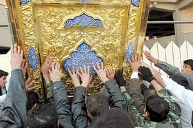 زائران ازبوسیدن و دست کشیدن به در&zwnj;ها خودداری کنند/لغو کشیک&zwnj;های خادمیاران