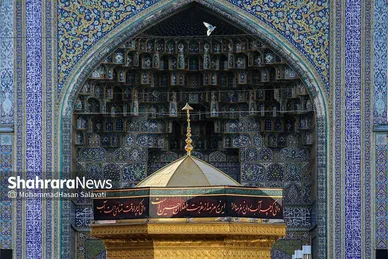 آئین اذن عزای حسینی و تعویض پرچم گنبد حرم مطهر رضوی