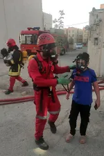 مهار آتش‌سوزی مهیب یک مجتمع مسکونی در الهیه مشهد و نجات ۸ نفر از میان دود و آتش + تصاویر