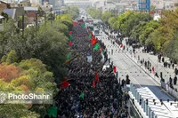 روایتی از حضور پرشور زائران و مجاوران در راهپیمایی جاماندگان اربعین مشهد+ فیلم