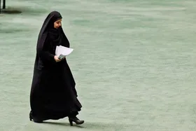 یک نماینده مجلس: اگر خانم صادق با هزینه شخصی به سفر رفته است چرا پول بازگردانده شده است؟