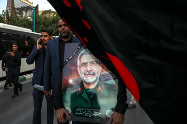 تشییع پیکر مطهر 5 شهید مدافع حرم در مشهد