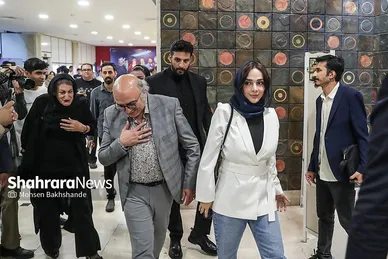 گزارش تصویری | اکران مردمی فیلم «ناجورها» در سینما هویزه مشهد