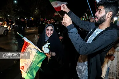 شادی مردم مشهد بعد از برد تیم ملی ایران ۲