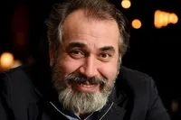 سیامک انصاری مجری مسابقه «بازمانده» شد