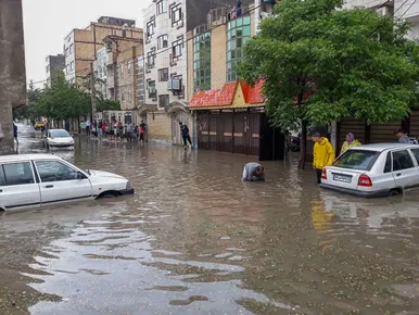 آب گرفتگی محله مشکینی و خیابان امام‌دوست قاسم‌آباد