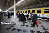 دعای مشترک مسافران قطار؛ پیروزی ایران، نخستین آرزوی زائرانی است که پا به مشهد می‌گذارند