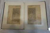 رونمایی از نسخه خطی کتاب اهدایی رهبر شهید به کتابخانه حرم مطهر امام رضا (ع)