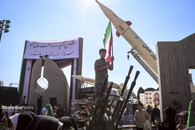 گزارش تصویری | تشکیل بزرگترین زنجیره انسانی جان فدا توسط مردم و دانشجویان مشهدی در دانشگاه فردوسی