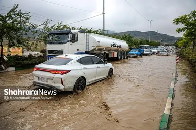 عکس‌هایی از سیلاب در خیابان‌های مشهد (۲۹ اردیبهشت ۱۴۰۳)