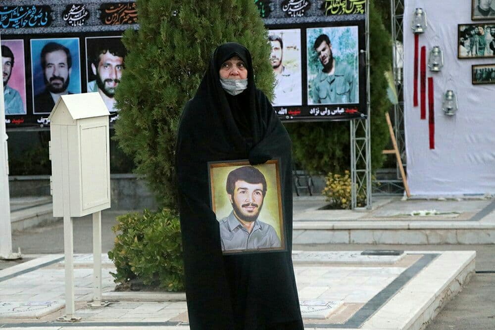 مراسم عطرافشانی و گلباران مزار «شهید محمود کاوه» در مشهد