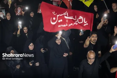 گزارش تصویری | اهتزاز پرچم سرخ «یا لثارات الحسین (ع)» در مسیر تشییع پیکر قائد شهید امت در مشهد