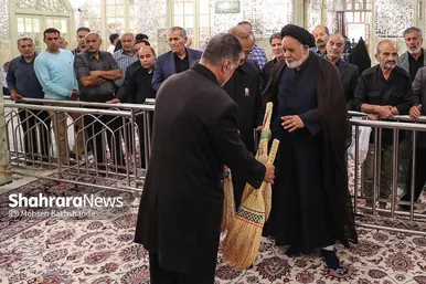 آیین جاروکشی حرم مطهر رضوی