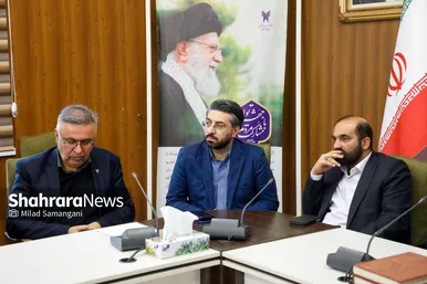 آیین رونمایی از پوستر نخستین کنفرانس ملی چالش‌های حاشیه‌نشینی و فرصت‌های بازآفرینی