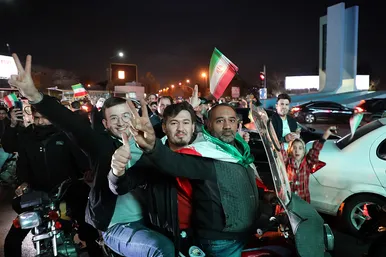  شادی مردم مشهد بعد از برد تیم ملی ایران