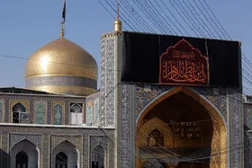 مشهد در سوگ شهادت حضرت فاطمه (س) یکپارچه رخت عزا بر تن کرده است