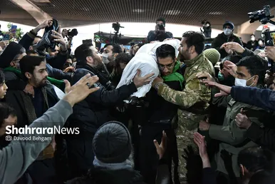 مراسم تدفین پیکر ۳ شهید گمنام در میدان شهدا مشهد